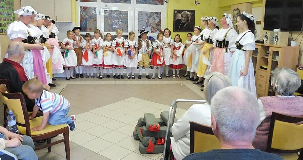 ČARODĚJNICKÉ DOPOLEDNE Dne 30. 4. 2019 se, jako každý rok, v podvečerních hodinách po celé republice pálily čarodějnice.