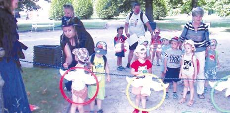 obrazy, rámy (i pomlácené), různé technické vybavení, staré časopisy a vlastně vše, co dříve sloužilo dennímu životu volejte.