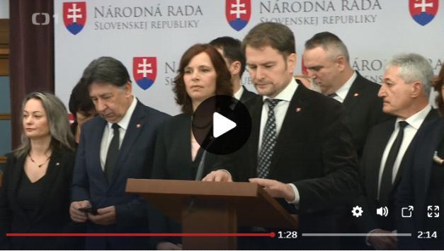 diskurs, vždy spojená se symbolikou politické profese: