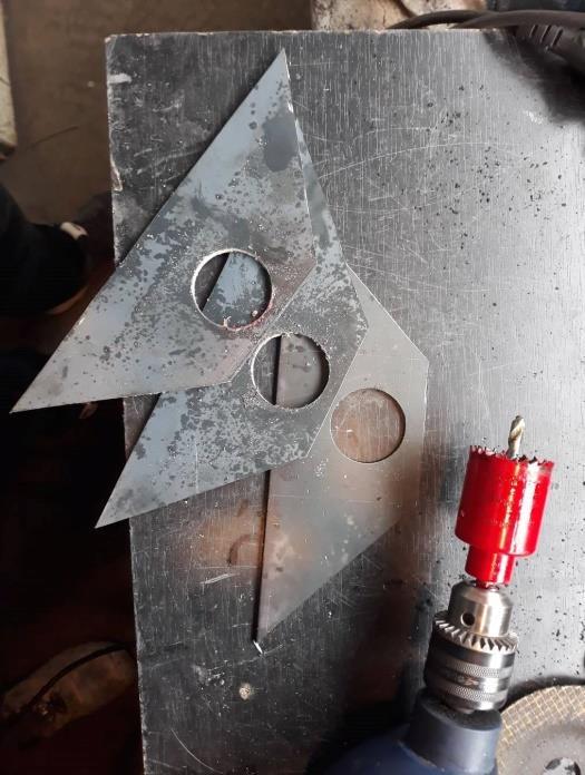 Použitý materiál: Plech 3mm, ocel, válcovaný za tepla, bez povrchové úpravy Jekl 45x45mm, ocel, bez povrchové úpravy Čerpadlo na vrtačku od firmy Wolfcraft Hadičky různého průměru Kovové stahovací