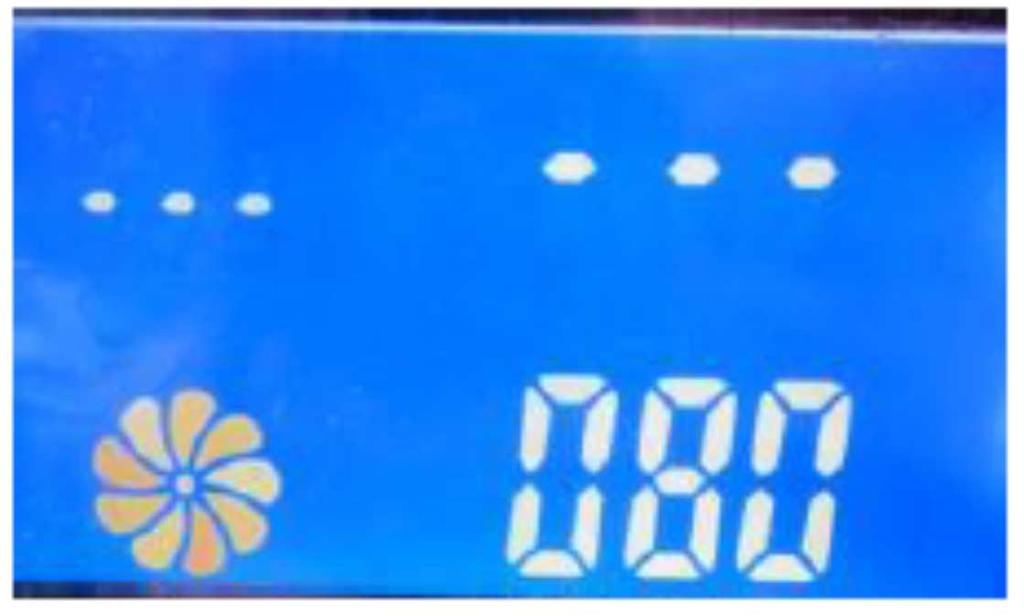 Když zvednete horkovzdušnou pistoli, LCD displej zobrazí poslední nastavenou teplotu. 6.
