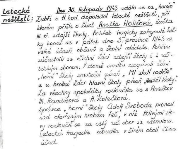 Místní obyvatelé, kteří přispěchali k místu neštěstí, mohli v těsné blízkosti obytného stavení pana Františka Holiše spatřit kráter, ze kterého trčely pokroucené části letecké konstrukce, mezi nimiž