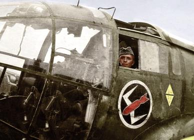 Z německého záznamu o ztrátě, který tomuto webu poskytnul Jiří, vyplývá, že zmíněný bombardér patřil k bojové eskadře KG 53, respektive její třetí Gruppe, sedmé Staffel.