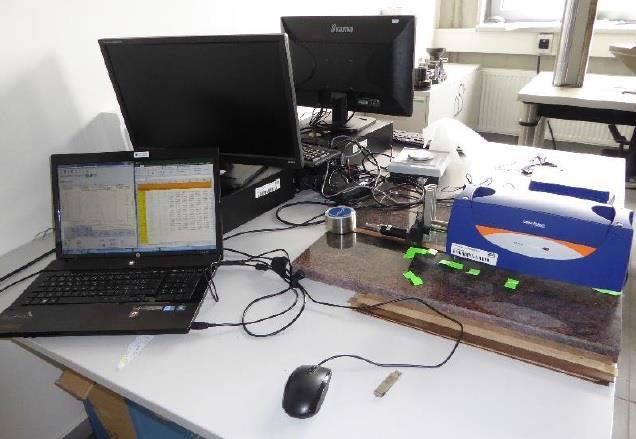metodou Zařízení na měření drsnosti, vlnitosti kontaktní a bezkontaktní (laserovou) Měření drsnosti a vlnitosti povrchu všech zkušebních vzorků bylo uskutečněno pomocí dvou metod: 1) kontaktní metoda