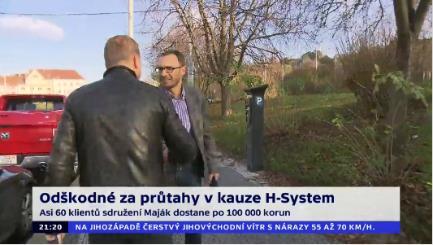Junek) zachyceni již při tom, jak přicházejí, zdraví se s reportérem (a jeden i jak odchází /či přesněji jak poněkud nelogicky projde kolem ) a jejich promluva je nasnímána z různých úhlů a
