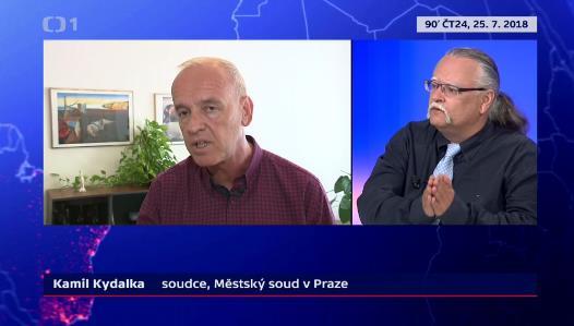 zachyceni jako mluvící, zatímco audiální rovina samozřejmě předkládá promluvu pouze jednoho z nich (a v jednom okamžiku promluvu třetího, který v záběru není vůbec). Příklad 5: Události 28. 7.