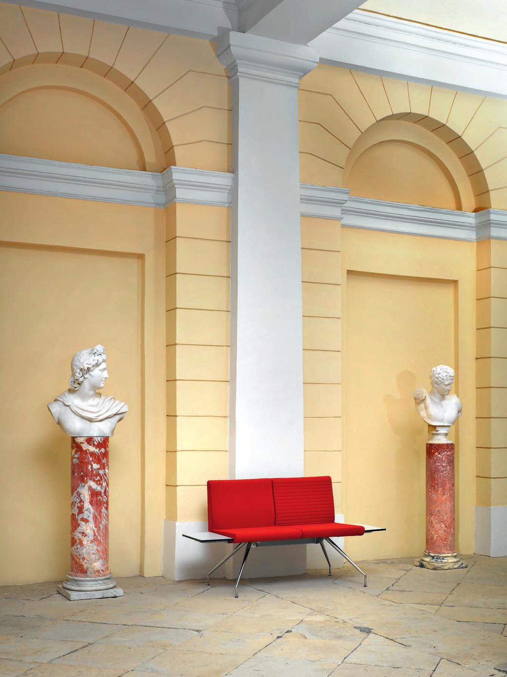 Delta 4 Delta is a complex seating line designed for all sorts of waiting rooms. It offers one to five-seater benches, with armrests or without, with tables or without.