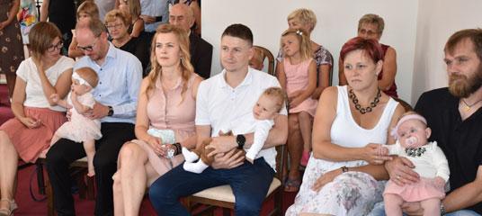 záznamem celého obřadu. Upozorňujeme rodiče a příbuzné, že si je mohou zdarma vyzvednout na odboru dopravy a správy vnitřních věcí matrice. Radovan Dražan 96 let Dobruška, nám. F. L.