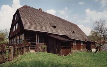 dubna 1919, by se letos dožil dokonce rovné stovky. Tu poslední desítku mu však osud nedopřál. Ale těch ostatních devět dokázal naplnit opravdu beze zbytku. Muziku mu sudičku vložily už do kolébky.