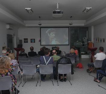 listopadu v 19 hodin Společenský dům v Solnici Ondřej HAVELKA a jeho MELODY MAKERS Závěr letošního festivalu bude patřit swingu, tentokrát Swingu nylonového věku, s nímž v úterý 5.