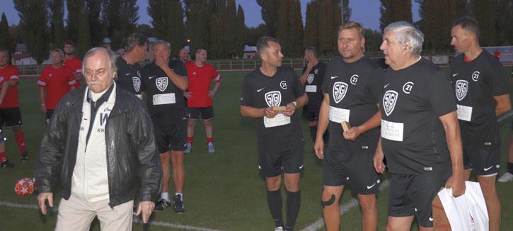ZE SPORTU Oslavy s fotbalovými legendami Úctyhodné jubileum 110 let oslavil dobrušský fotbal za účasti fotbalových legend. Kdo z fotbalových příznivců přišel v sobotu 14.