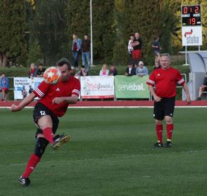Hlavní bylo, že se na trávníku sešla generace fotbalistů, kteří tvořili nejslavnější historii dobrušské kopané, Vrcholem oslav bylo utkání Staré gardy Dobrušky se SIGI teamem.