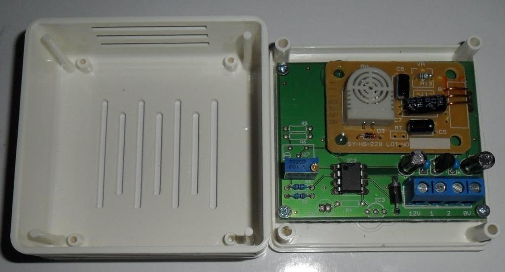 4 Senzory 4.1 Senzor vlhkosti HYG-TW 4.1.1 Příprava pro montáž Senzor se skládá ze třech částí. Spodní část krabičky, elektronika a víčko krabičky.