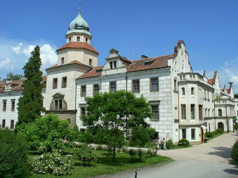 Zámek Častolovice Vydejte se s námi do zámku, ve kterém žije skutečná hraběnka.