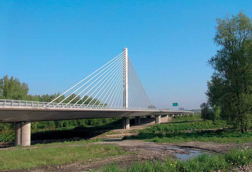KONCEPCE DLOUHODOBÉHO SLEDOVÁNÍ MOSTŮ NA DÁLNICI D47 THE CONCEPT OF LONG-TERM MONITORING OF HIGHWAY D47 BRIDGES 1 Miloš Zich Článek se zabývá koncepcí dlouhodobého sledování tří mostů na dálnici D47