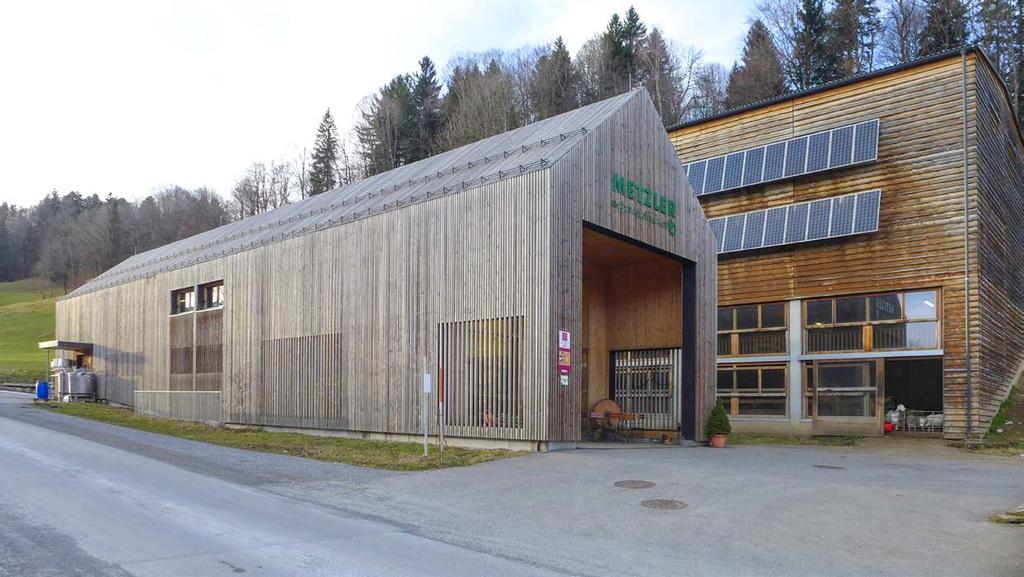 INSPIRUJTE SE Malá soukromá mlékárna, která i pro svá hospodářská zvířata vsadila na atraktivní architekturu a komfortní prostředí. Molkerei Metzler, ukázka moderní agroturistiky.