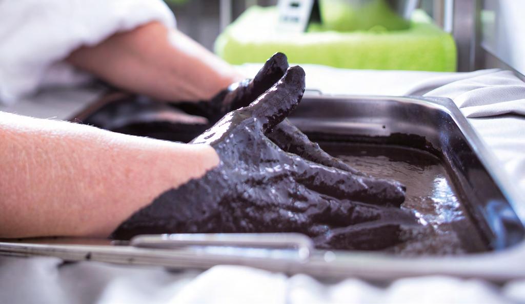 Cena léčebně rekondičního pobytu zahrnuje Cena za pobyt/osoba typ pokoje mimosezona* hlavní sezona* Jednolůžkový Klasik 10 656 Kč 12 936 Kč 6 ubytování s polopenzí 2 klasická ruční masáž částečná