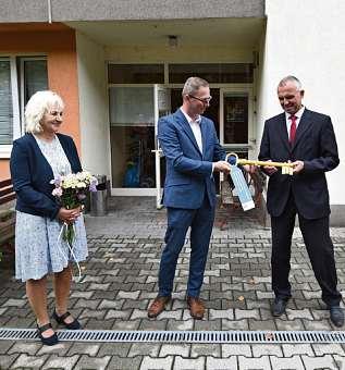 Kromě rekonstrukce ubytovací části bude vybudována ipřístavba, takže přibude 25 lůžek vpohodlných jedno advoulůžkových pokojích svlastním sociálním zázemím.