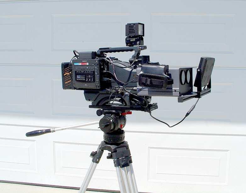 Obrázek 3. 3D kamera 4.3 Technické parametry videokamery Při dnešní nabídce amatérských digitálních kamer na trhu není snadné se zorientovat.