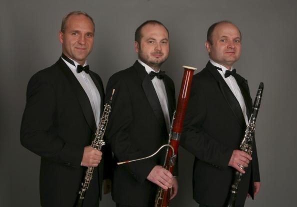 místo na Mezinárodní pìvecké soutìži Jakuba Pustiny. Vystupuje s Janáèkovou filharmonií Ostrava. RICHARD POHL, absolvent JAMU v Brnì, se úspìšnì vìnuje sólové i komorní høe.