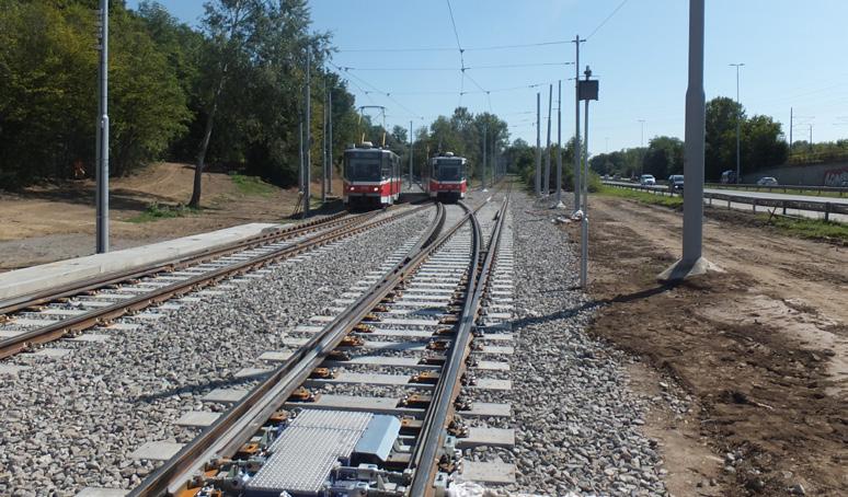 Zřízení bezstykové koleje a svaření výhybek je provedeno dle platného předpisu SŽDC S3/2 Bezstyková kolej. Součástí 1. etapy byla i příprava na druhou etapu, tj.