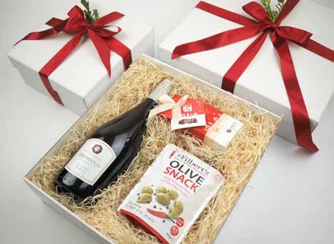 Snack Prosecco Villa Itali 0,75 l La Plaisir belgické pralinky 28 g Zelené olivy