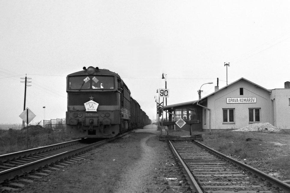 nákladní vlak směřující do Ostravy v čele s T478.3376.
