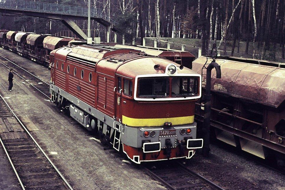 MAGAZÍN FOTOGALERIE LOKOMOTIVY.NET Příloha B Není "brejlovec" jako "brejlovec" Technický popis lokomotiv řady T478.3 a T478.4 není náplní tohoto článku.
