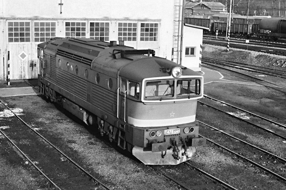 Setkání sestřiček T478.3159 a T478.3160 vyhřívajících se v podzimním slunci. 9.