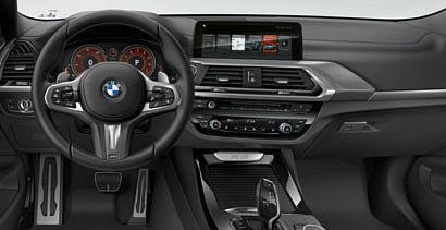 Jakmile se otevřou dveře, exkluzivní prahové lišty s nápisem BMW X4 M4 i prozradí sportovní DNA vozu. Osmistupňová převodovka Steptronic Sport nabízí mimořádně sportovní řazení.