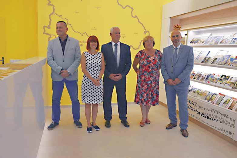 centra primátor města František Jura. Ing. Antonín Zajíček, Ing. Petr Brückner, Odbor rozvoje a investic v minulých dnech patřil Prostějov folkloru.