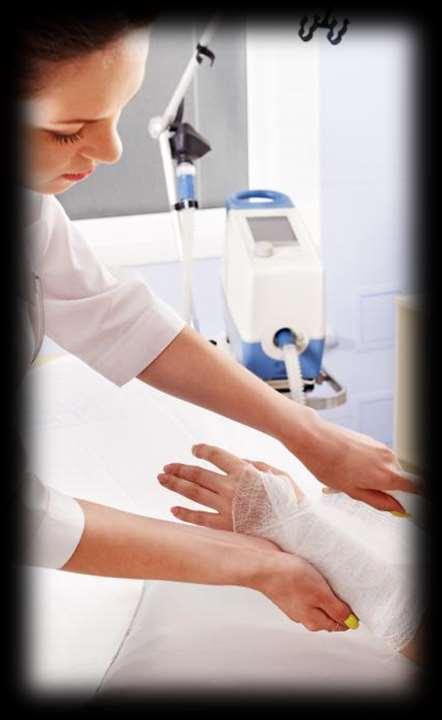 http://images.wisegeek.com/doctor-wrapping-patients-arm.jpg VLASTNÍ VÝKON: HDR, OCHRANNÉ POMŮCKY (RUKAVICE, ÚSTENKA, ČEPICE APOD.