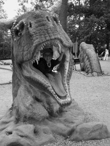 Putování za DINOSAURY Počátkem srpna jsme se vydali tramvají na dopolední výlet do nedalekého zábavného