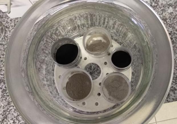 Tab. 2 Parametry atmosféry v laboratoři a během experimentu Parametr Jednotka Laboratoř Testovací atmosféra Blank atmosféra teplota C 22,9 25, 25, tlak Pa 11 25 11 25 11 25 Hg ppm 18 CO 2 ppm 4* 4 4