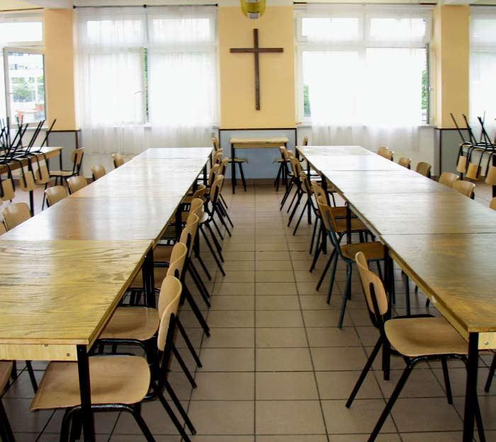 16 Uživatel služeb byl dokonce natolik vděčný, že některým dalším klientkám z noclehárny, které mu pomáhaly, zaplatil a daroval několik nocleženek a tím jim v těchto mrazivých dnech zajistil nocleh