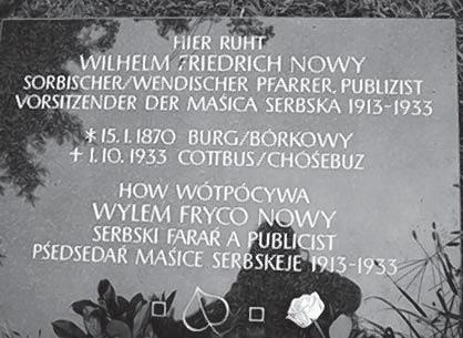 4 nowember 2014 Wopomnjeće delnjoserbskeho fararja zachowane Na Połnócnym pohrjebnišću w Choćebuzu nowy narowny pomnik za Wylema Noweho wotkryty Row zasłužbneho fararja a delnjoserbskeho prócowarja