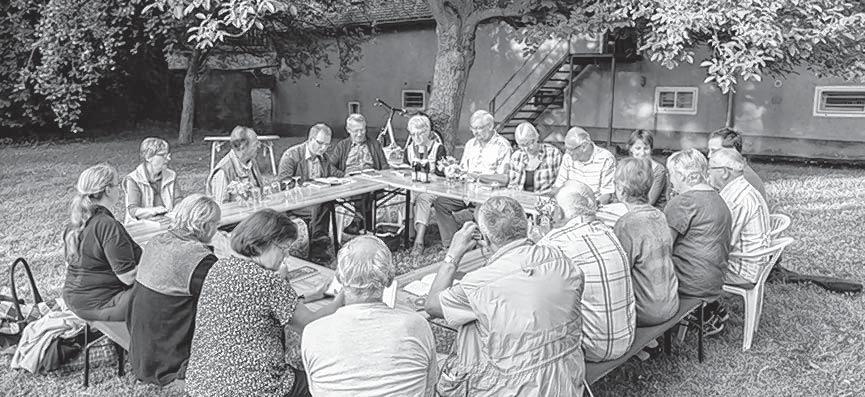 nowember 2014 Wosebitej wječorkaj Hodźijskeje bjesady Wot lońšeje nazymy do lětušeho nalěća wěnowaše so Bjesada w Hodźiju wosebje zwučowanjam serbskeje gramatiki a rěčenja.