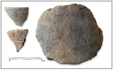 V. Fotografie artefaktů Obr. 44. Fragmenty zásobnic (TZ1).