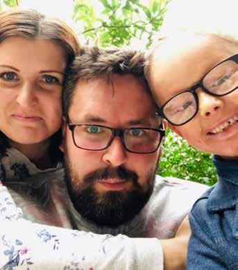 ROZHOVOR Šťastný lze být i s ichtyózou Kdo byl na loňském ročníku konference SHE, nemohl si nevšimnout malého upovídaného sympaťáka, který pobavil celý sál.