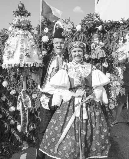FOTO: SAL Slavnostní přestřižení pásky za účasti majitelů vinařství, slováckého senátora i hejtmana Zlínského kraje.