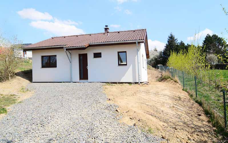 Prodej dřevěné roubenky 5+kk s krbem, sítě elektřina voda, kanalizace, zahrada, terasa, dvůr, kolárna, technická místnost.