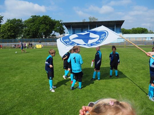 SPORT V HUSTOPEČÍCH FC HUSTOPEČE FOTBALOVÁ NEDĚLE 27.10.2019 (4 soutěžní zápasy během jednoho dopoledne) 9.00 FC Hustopeče Bzenec (starší žáci) 10.