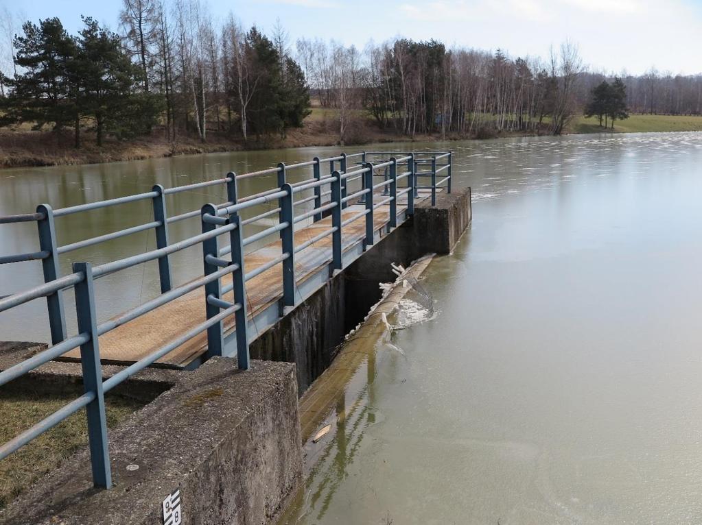 Obrázek 3.3: Pohled na sdružený objekt Blok 2 hrázová část Tento blok je tvořen spodní štolou 2 x 1,5 m a horní štolou šíře 1,5 m a výšky 3,5 m.