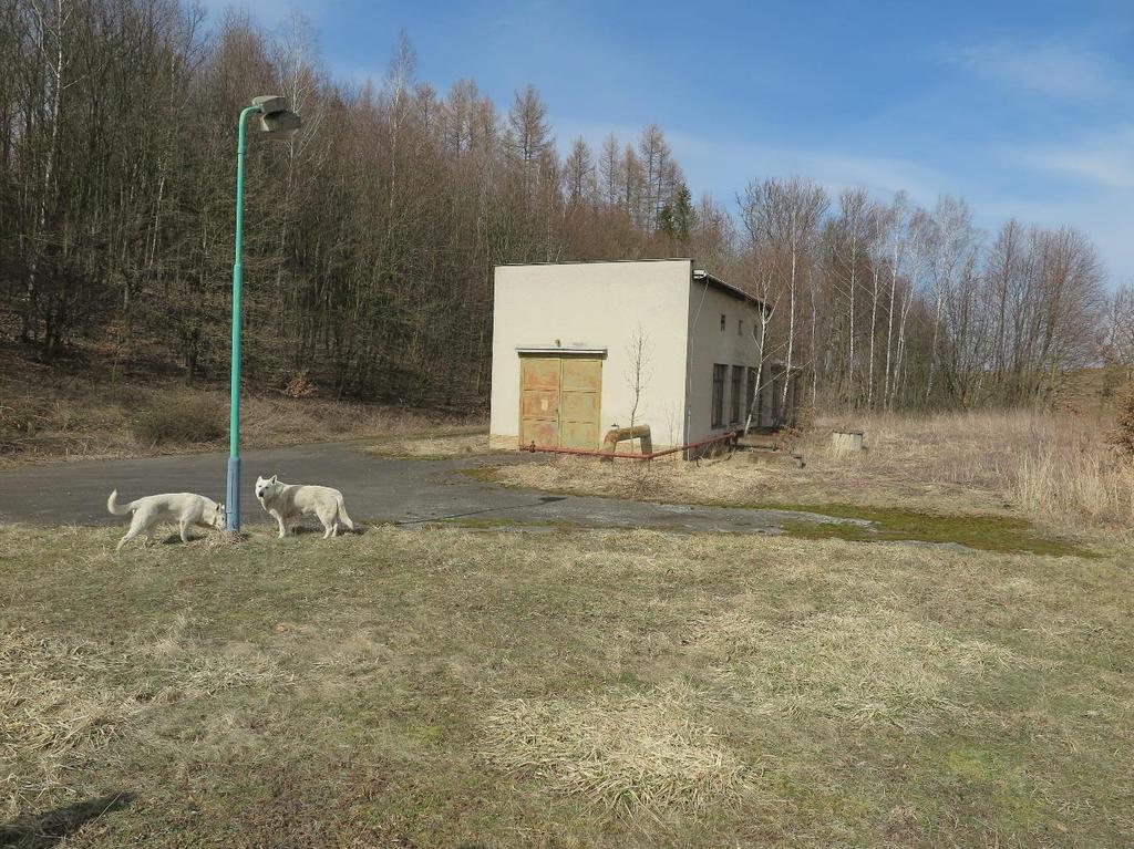Obrázek 8.1: Pohled na budovu s čerpací stanicí ZÁVĚR Hlavním cílem této bakalářské práce bylo ověřit bezpečnost průchodu 100leté povodňové vlny vodním dílem Horní Těšice.