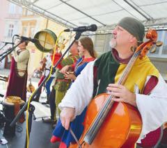 30 RABUSSA staré písně lidové 18.30 EUPHORICA středověké písně 22.20 GNOMUS 11.00 HONORATA rytířské klání 11.30 KOMEDIANTI NA KÁŘE historický šerm 12.00 HEROLD vlajková show 12.