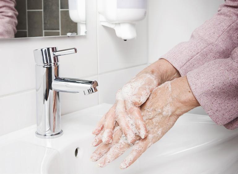 l do dávkovače Deb InstantGEL Complete Dezinfikuje pokožku rukou,