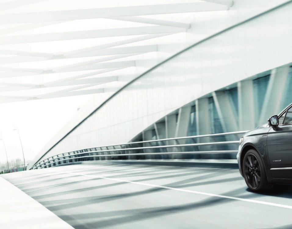 Upoutali jsme vaši pozornost? Nový Ford Mondeo nabízí elegantní a aerodynamický design exteriéru, mnoho inteligentních technologií a prvotřídní jízdní vlastnosti.