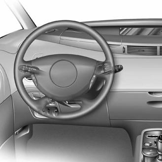 OVLÁDÁNÍ INTEGROVANÉ V HANDS-FREE SADĚ TELEFONU Držák telefonu U vozidel, která jím jsou vybavena, je umístěn za rychlostní pákou.