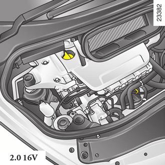 HLADINA MOTOROVÉHO OLEJE: měření hladiny/plnění (pokračování) 4 5 4 4 5 5 Benzinový motor Chcete-li dolít