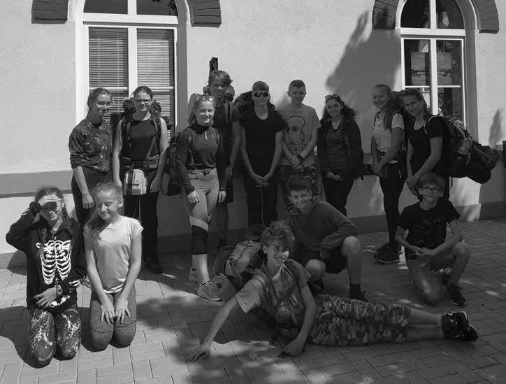 Zpravodaj obcí Mikroregionu Černilovsko 3 2019 17 Kouzelná píšťalka Od minulého představení našeho dramatického kroužku uplynul nějaký čas ne dlouhý a naučili jsme se novou pohádku, kde dva líné